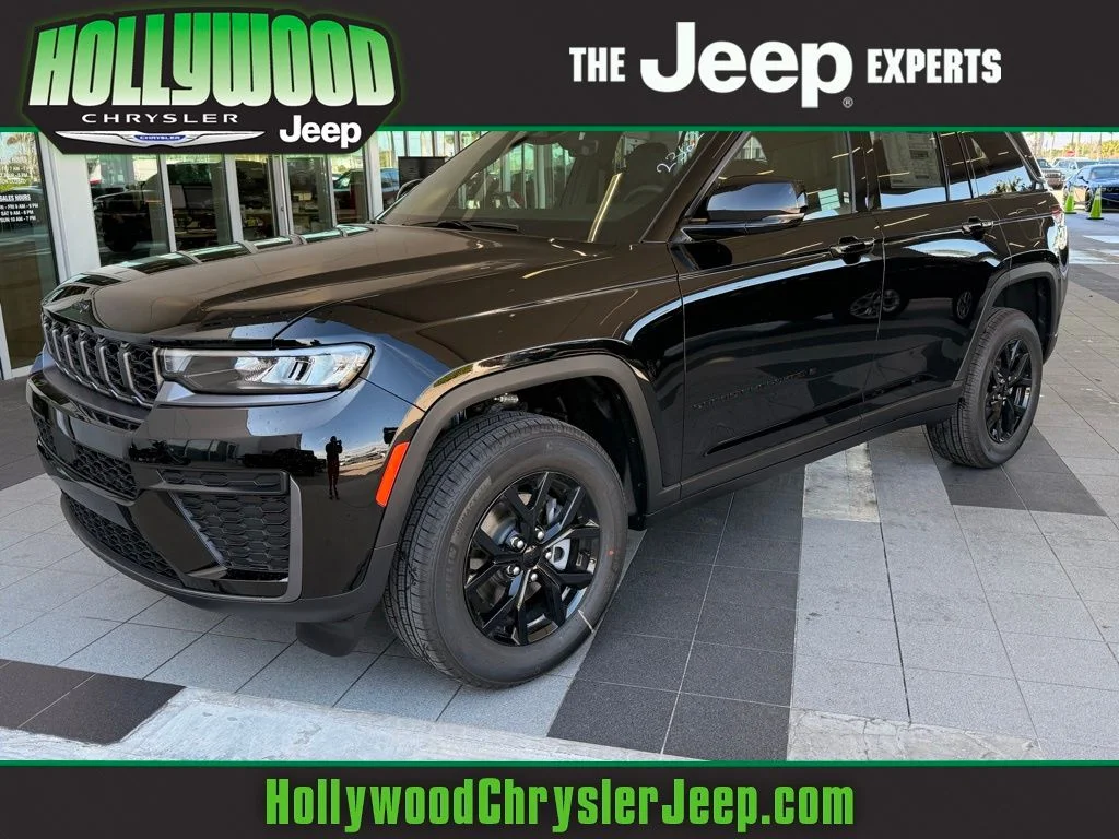 New 2026 Diamond Black Crystal Pearl-Coat Exterior Paint Jeep Altitude image 1