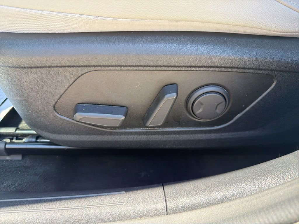 2025 Hyundai Elantra Limited - Photo 24