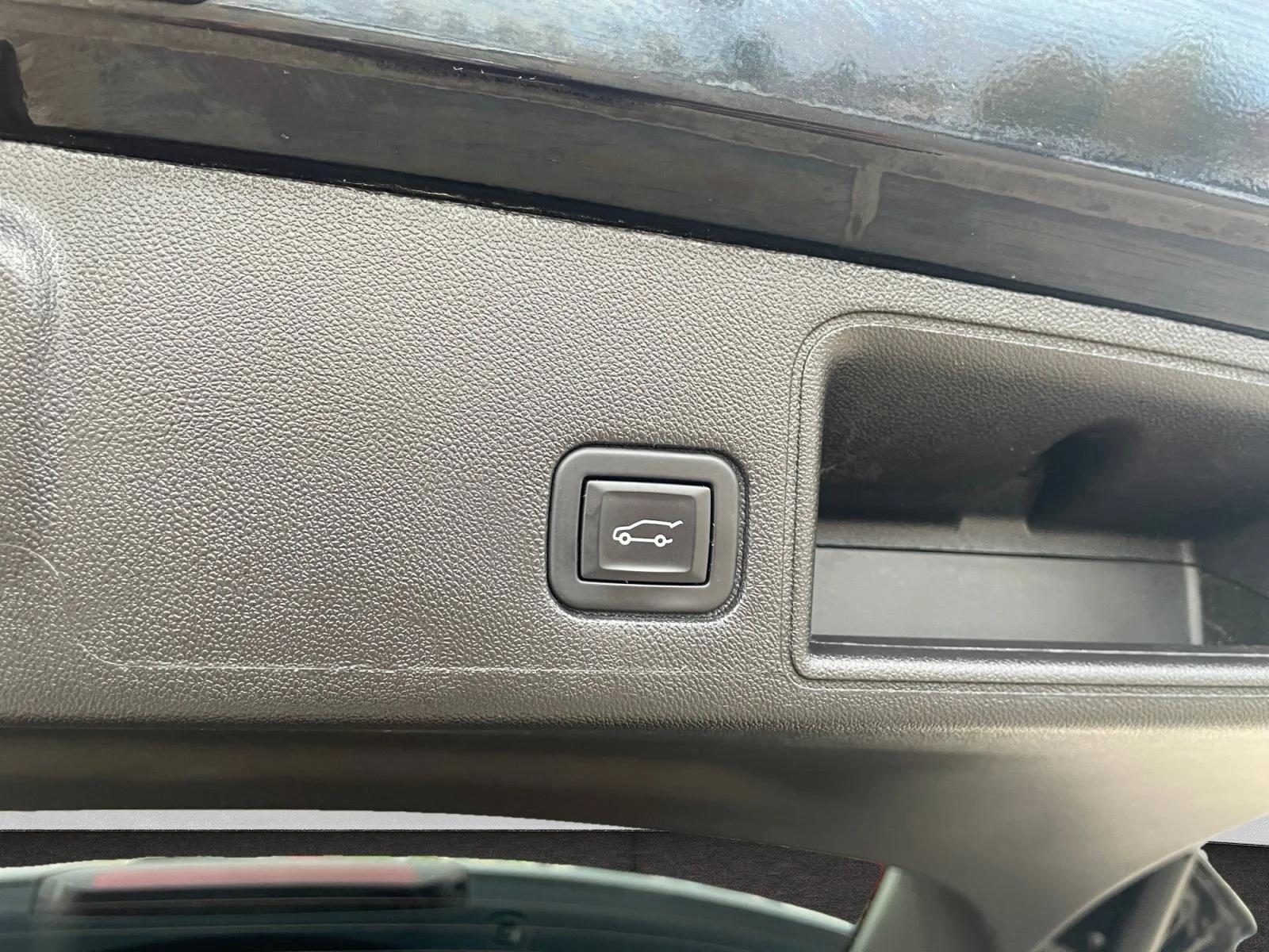 Used 2024 Black GMC SLE AWD image 11