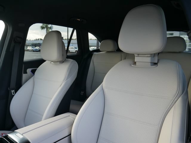 New 2026 Polar White Mercedes-Benz GLC 300 image 38
