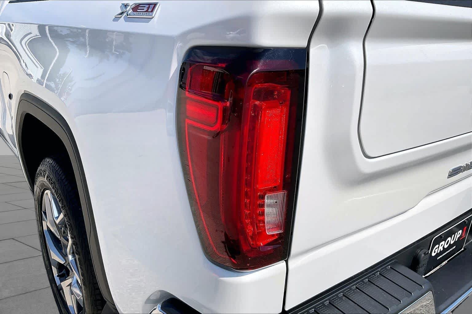 Used 2024 White Frost Tricoat GMC SLT image 28