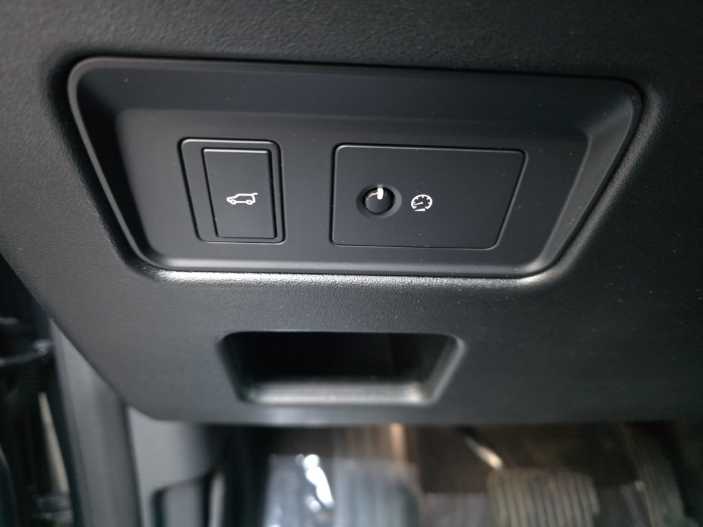 Used 2017 Gray Land Rover HSE image 30