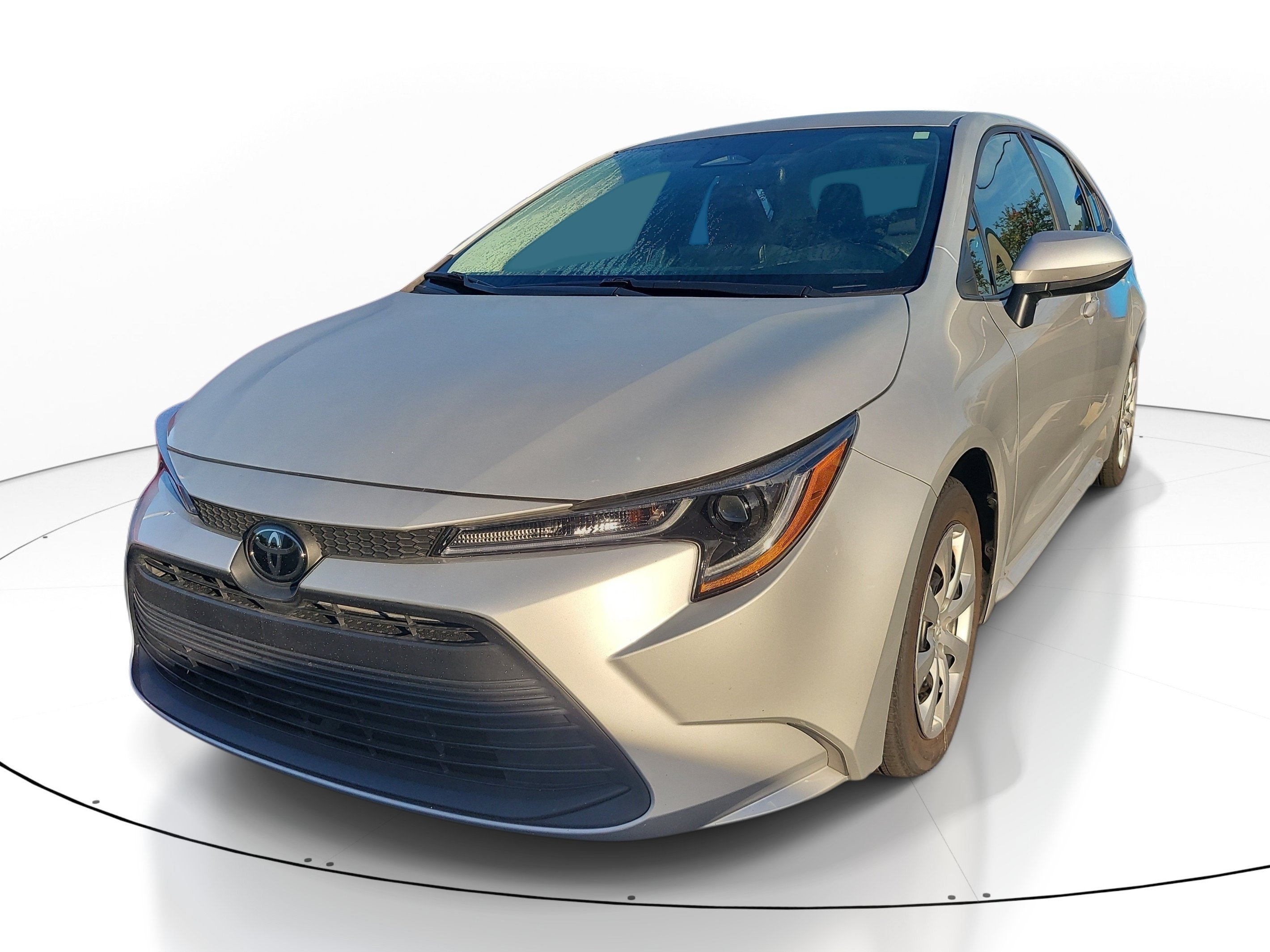 Used 2025 Classic Silver Metallic Toyota LE image 3