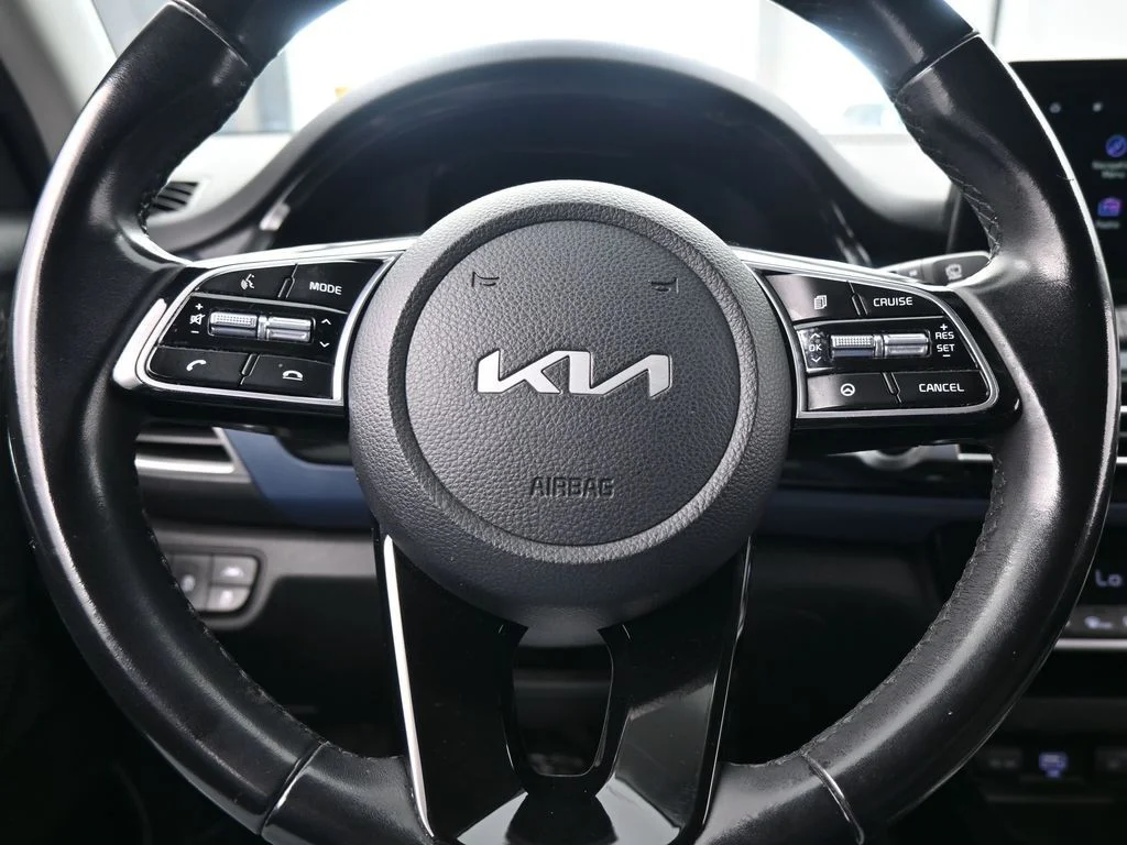 Used 2022 Neptune Blue Kia Nightfall image 26