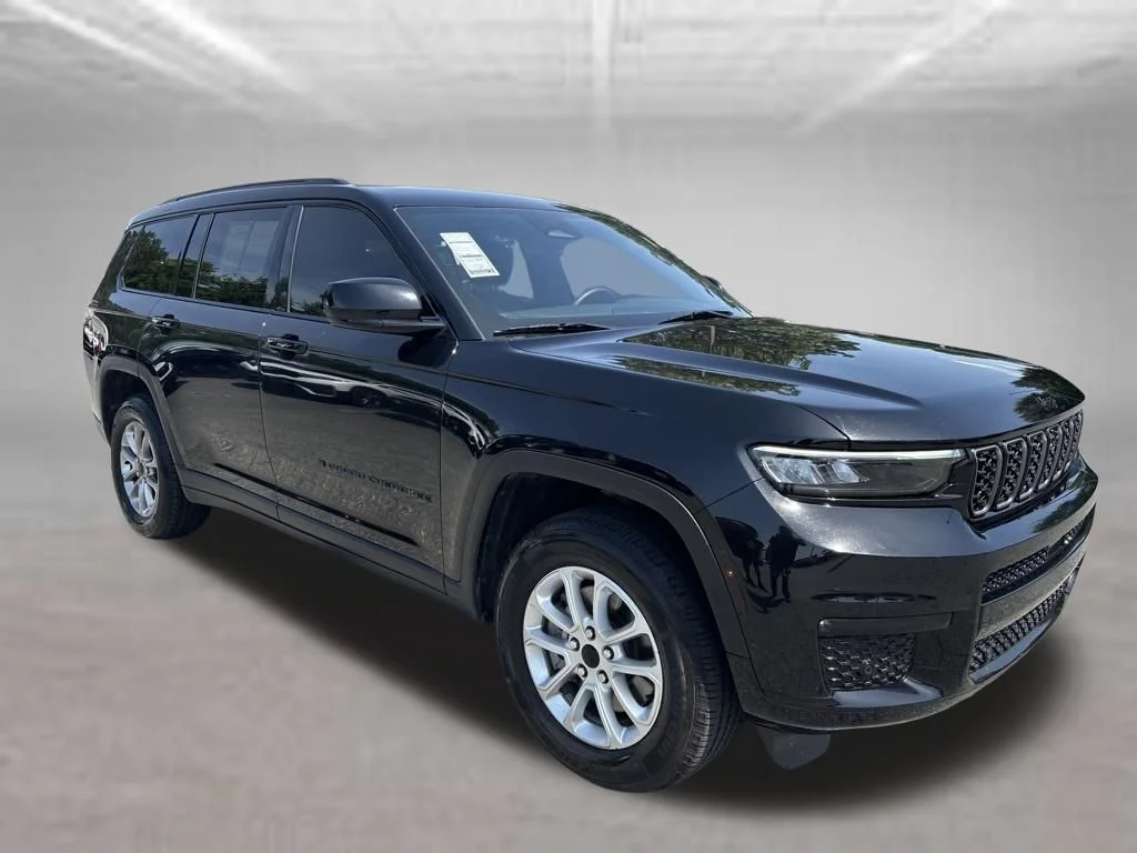 Used 2023 Black Jeep Altitude image 6