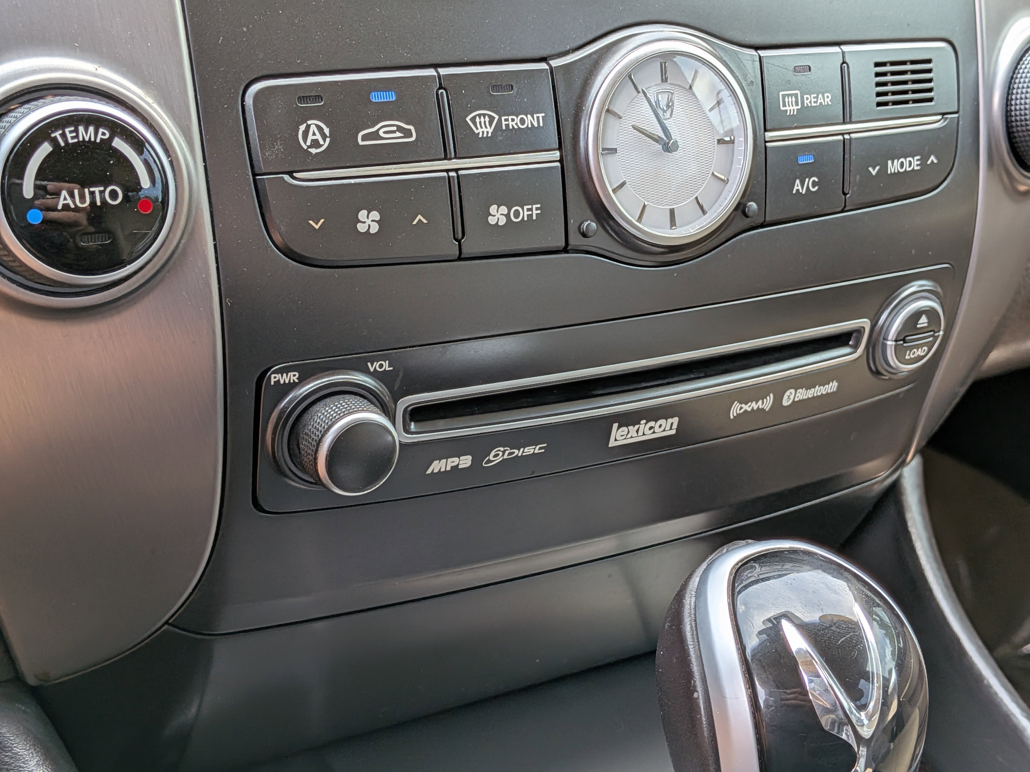 Used 2012 White Satin Pearl Hyundai Signature image 34