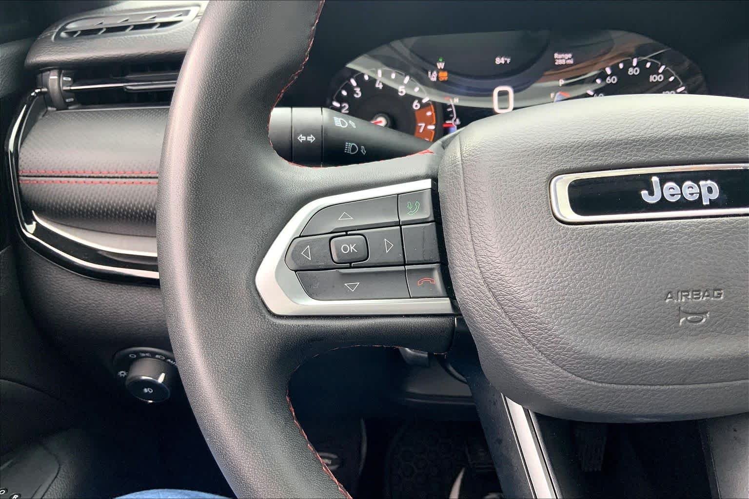 Used 2025 Silver Zynith Metallic Clearcoat Jeep Trailhawk image 23