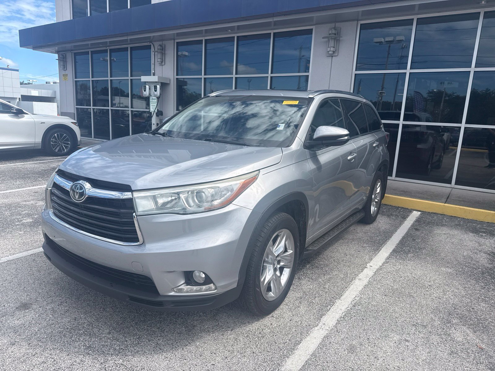 Used 2016 Silver Toyota Limited Platinum V6 image 3