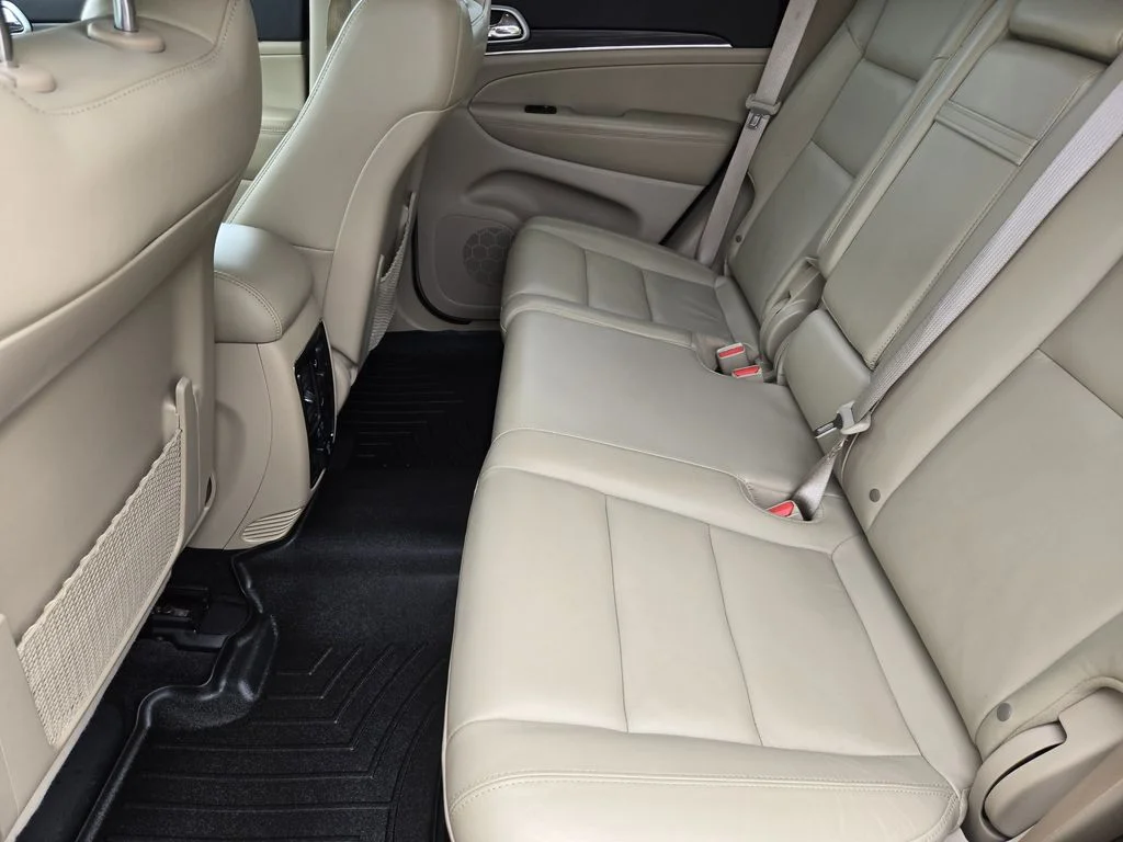 Used 2019 Diamond Black Jeep Limited image 24