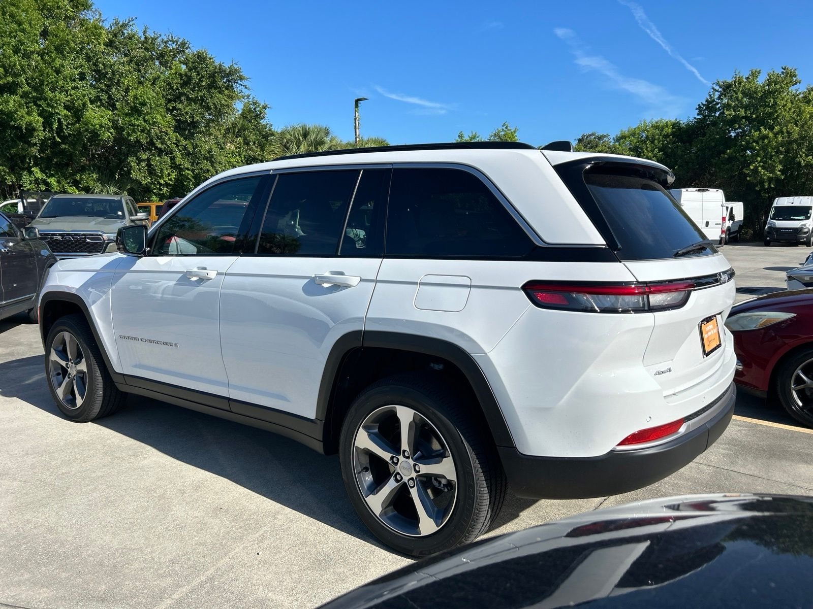 Used 2026 White/off-white Jeep Limited image 3