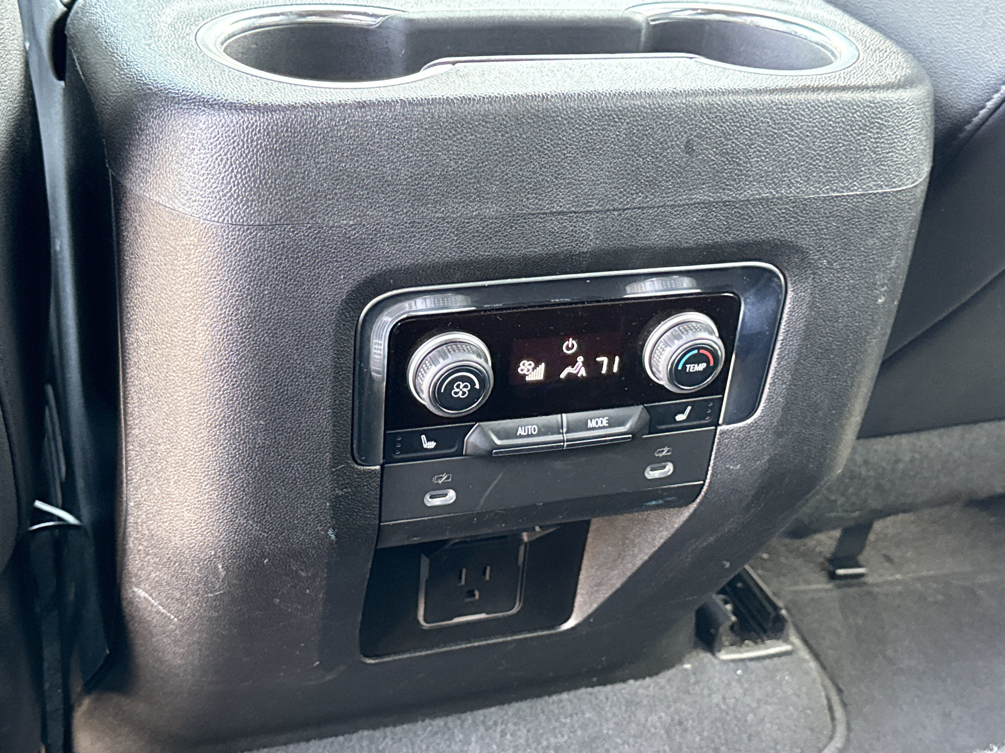 2022 Chevrolet Tahoe Z71 - Photo 17