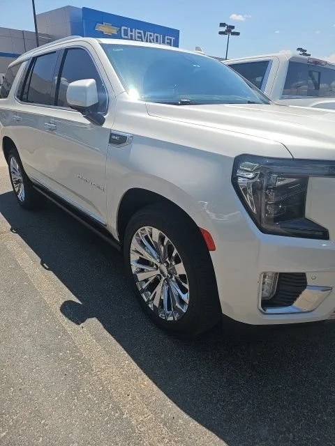 Used 2021 WHITE FROST TRICOAT GMC Denali image 7