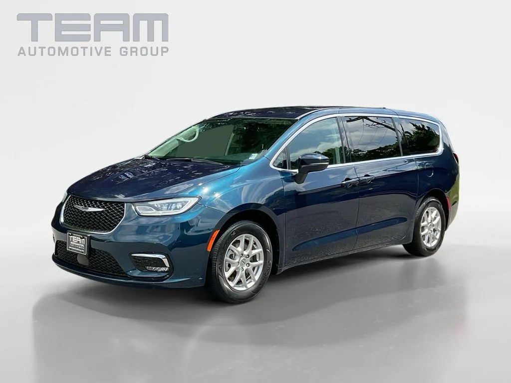 Used 2023 Blue Chrysler Touring L image 3
