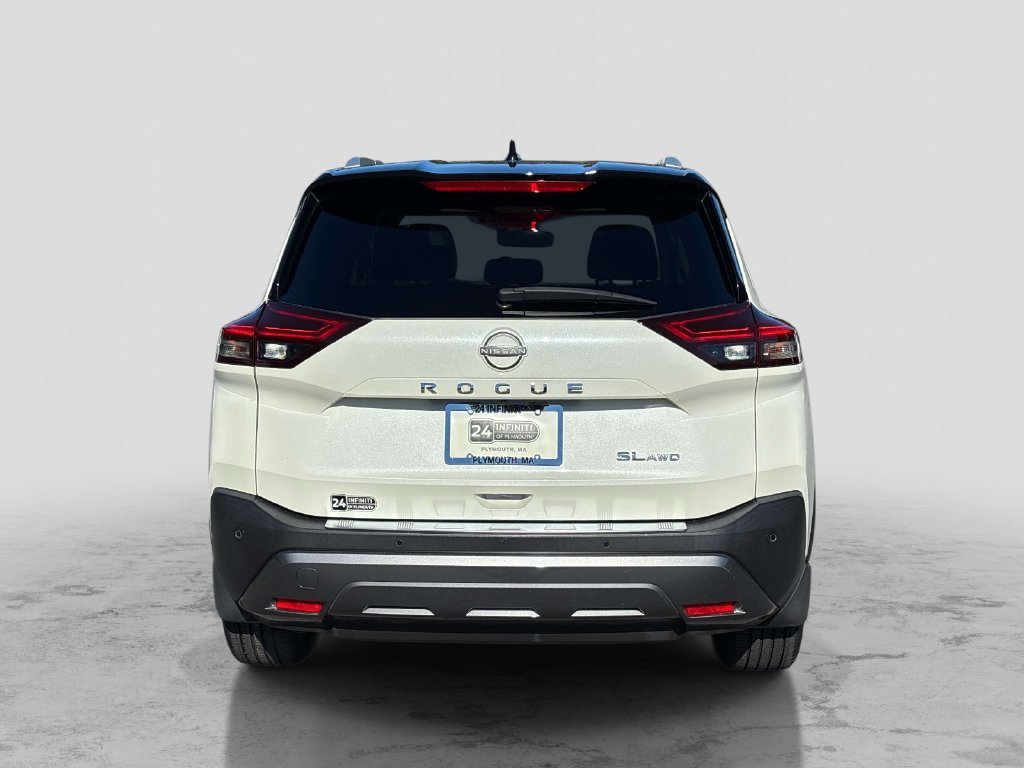 Used 2023 White Nissan SL image 4