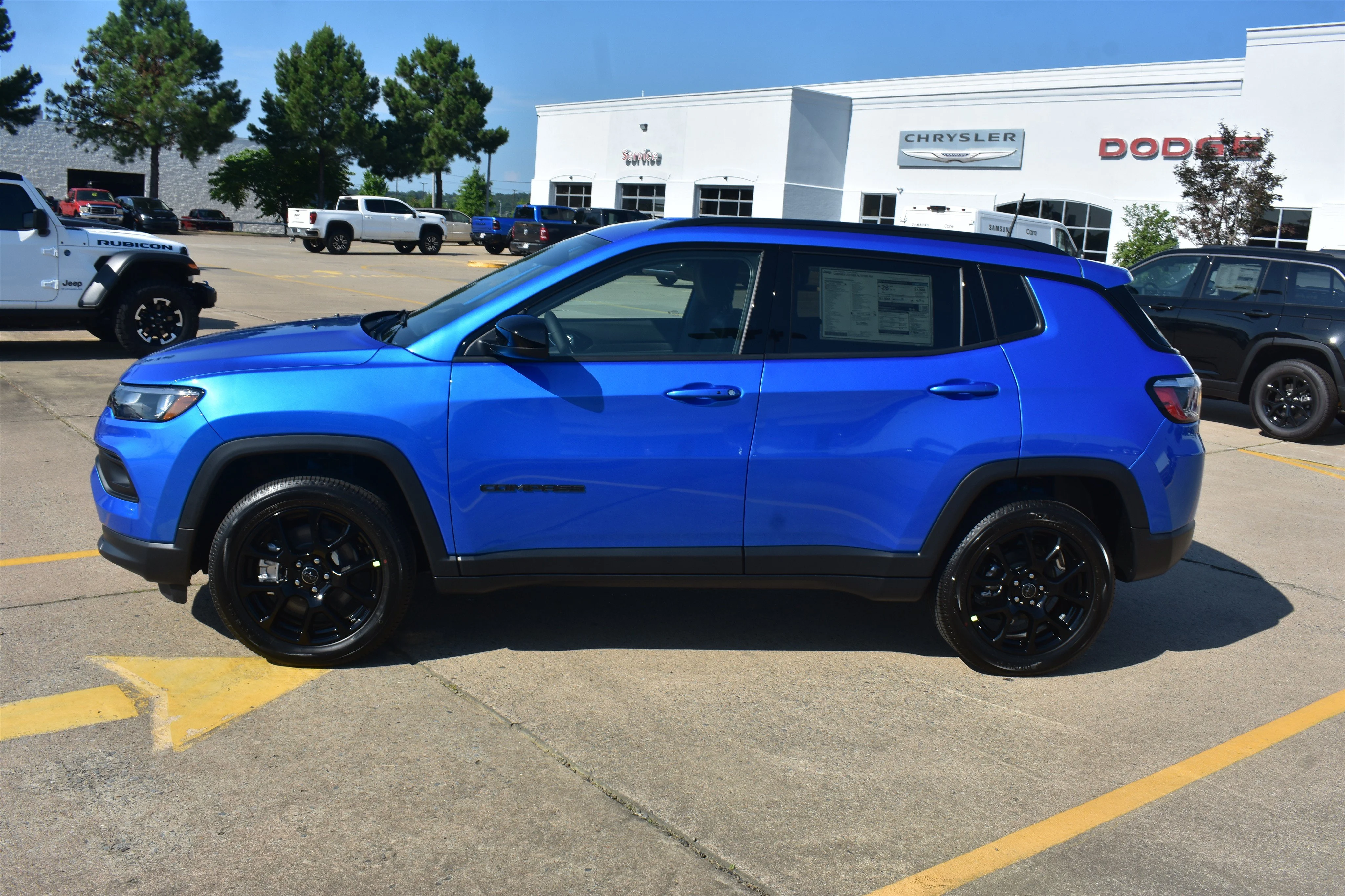 New 2026 Hydro Blue Pearlcoat Jeep Latitude Altitude image 9