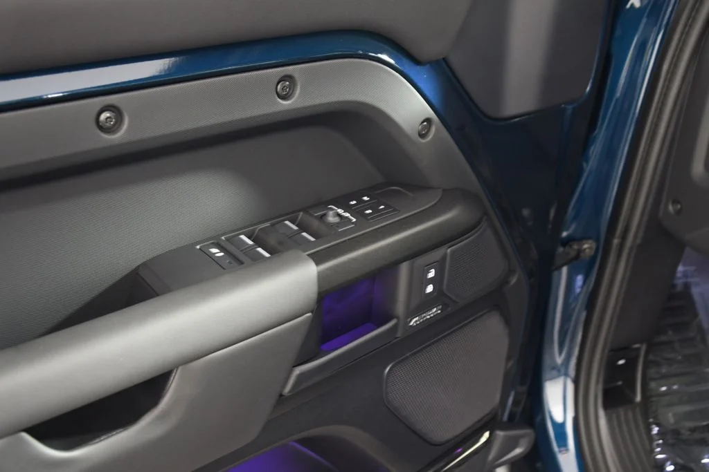 New 2026 Sargasso Blue Land Rover  image 15