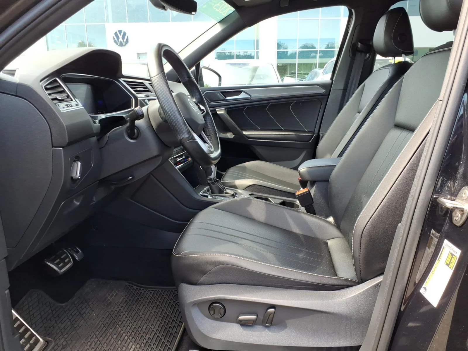 Certified Used 2023 DEEP BLACK PEARL EFFECT Volkswagen SE R-Line Black image 11