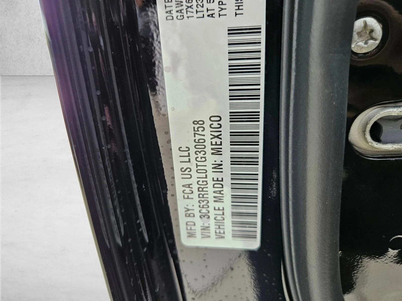 New 2026 Diamond Black Crystal Pearl-Coat Exterior Paint RAM Tradesman image 16