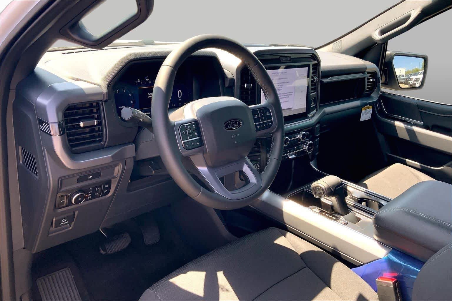 New 2026 Oxford White Ford XLT image 7