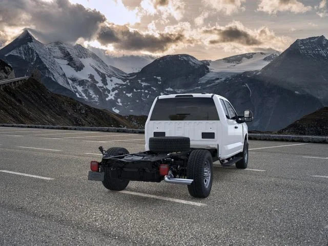 New 2026 Oxford White Ford XL image 8