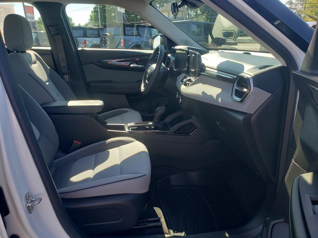 Used 2024 Summit White Chevrolet LS image 24