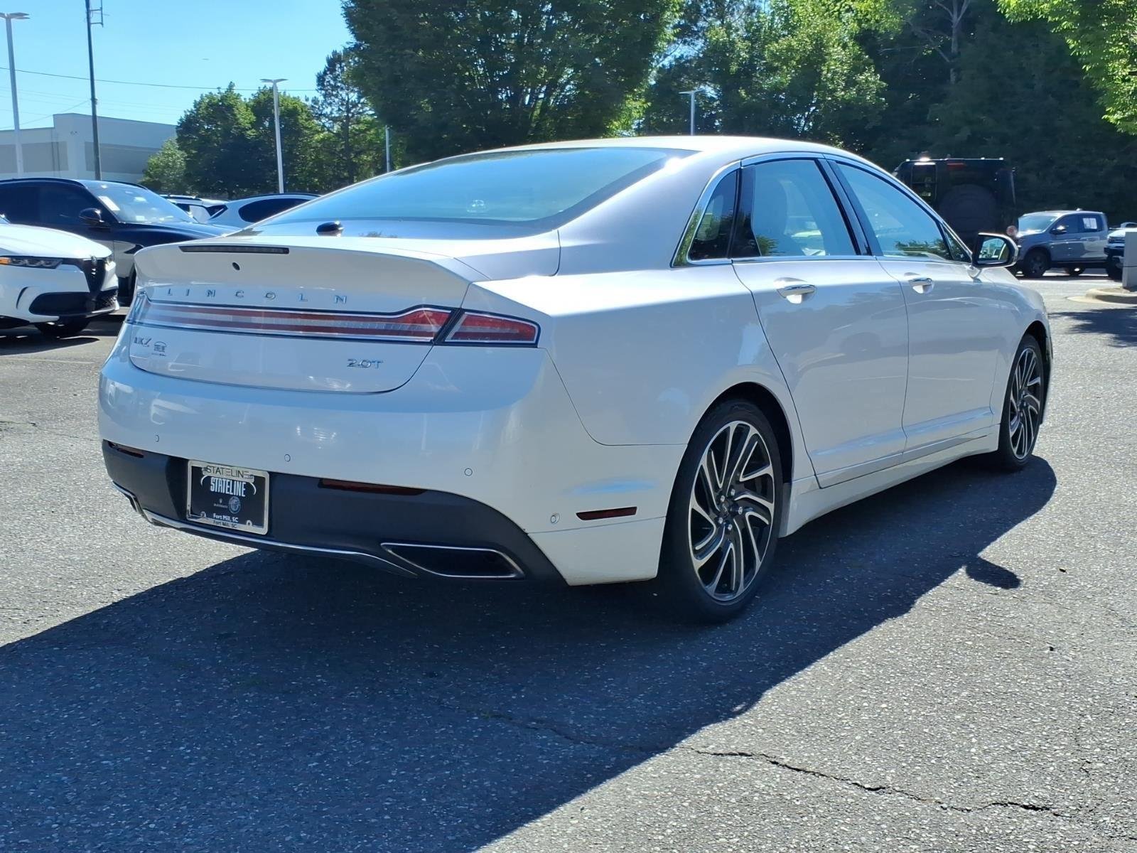 Used 2020 White Platinum Metallic Tri-Coat Lincoln Reserve image 2