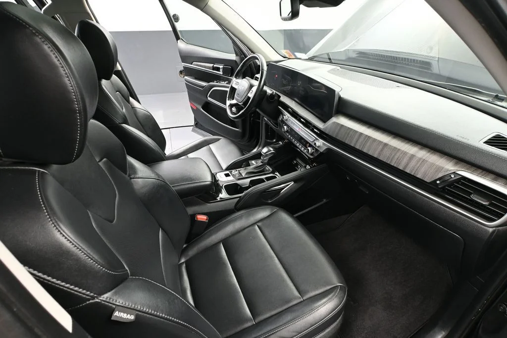 Used 2023 Black Kia EX X-Line image 52
