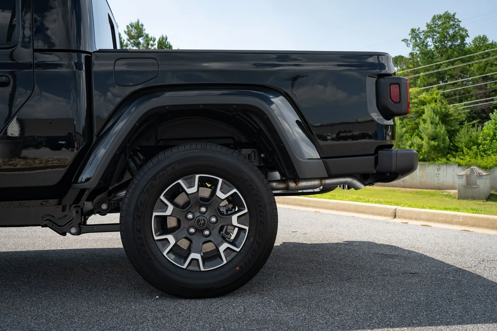New 2026 Black Clear-Coat Exterior Paint Jeep Sahara image 6