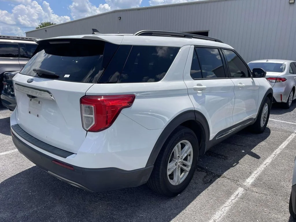 Used 2021 Oxford White Ford XLT image 3