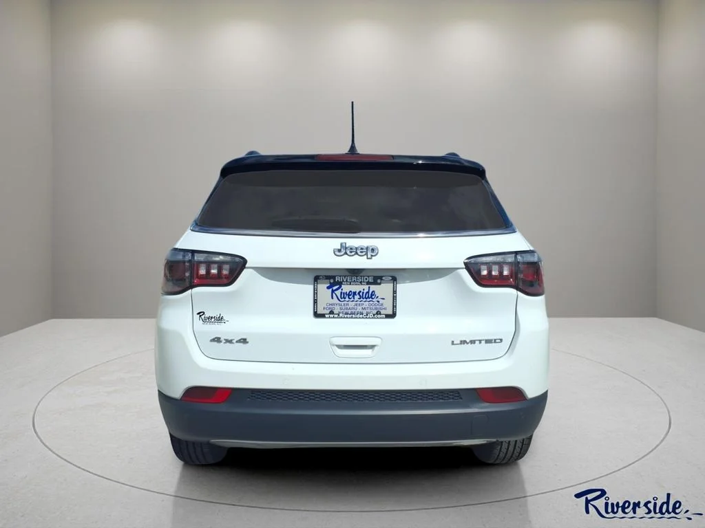 Used 2024 White/off-white Jeep Limited image 3