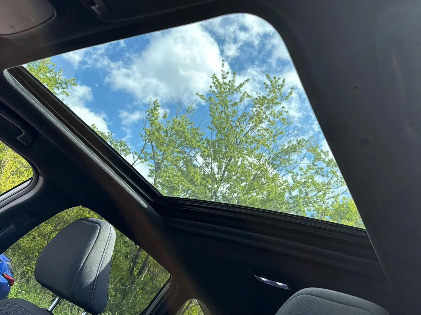 Used 2025 River Rock Pearl Subaru Premium image 3