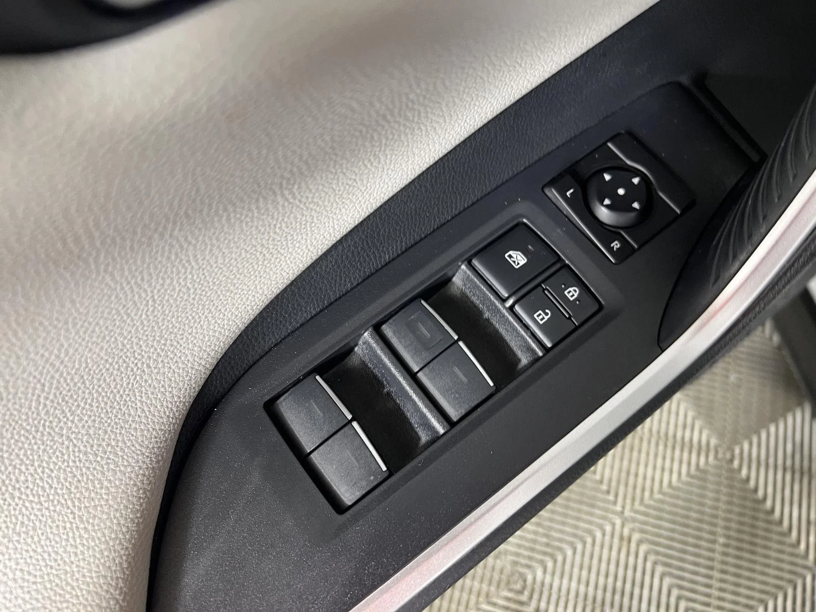 Used 2024 Wind Chill Pearl Toyota Limited image 16