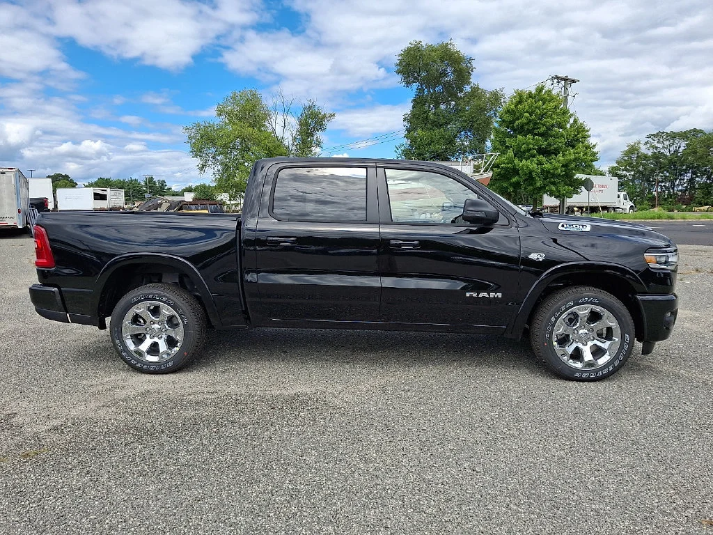 New 2027 Diamond Black Crystal Pearl-Coat Exterior Paint RAM Big Horn image 9