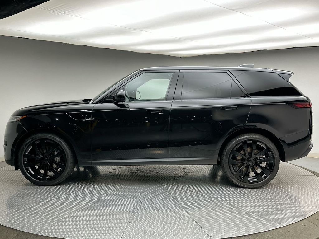 New 2026 Santorini Black Metallic Land Rover SE image 10