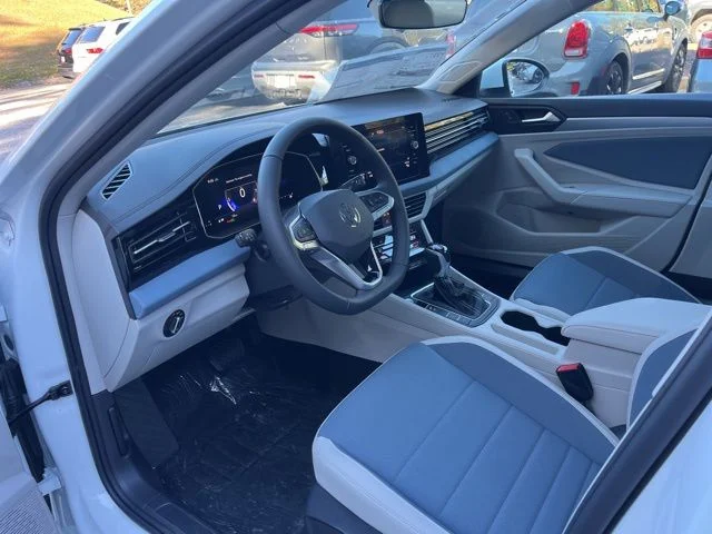 2026 Volkswagen Jetta SE - Photo 6