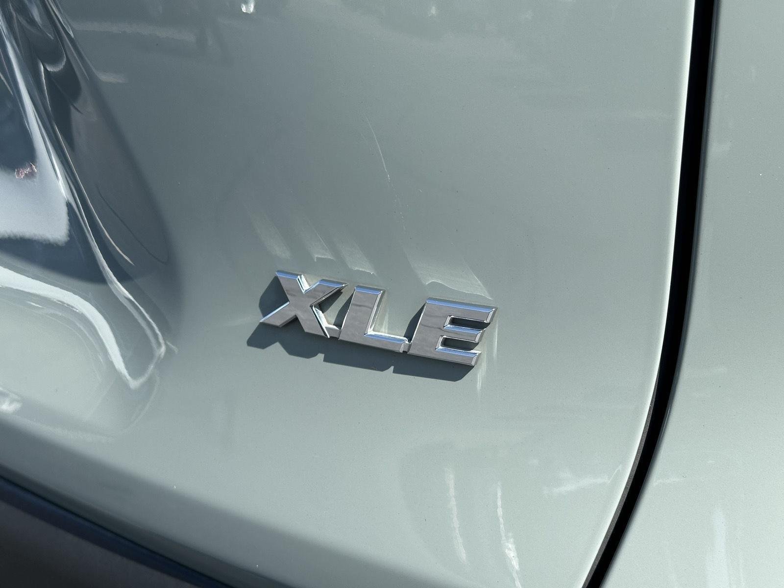Used 2021 Lunar Rock Toyota XLE Premium image 10