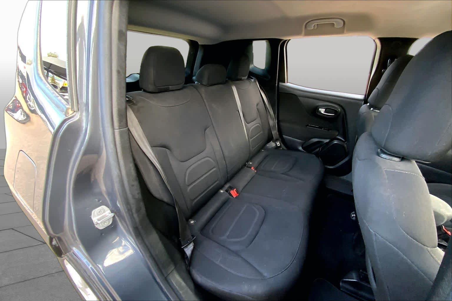 Used 2021 Graphite Gray Jeep Latitude image 20