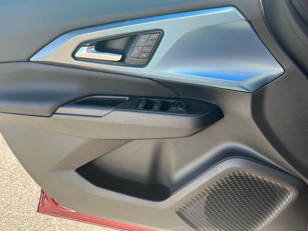 2025 Chevrolet Equinox EV 1LT - Photo 18