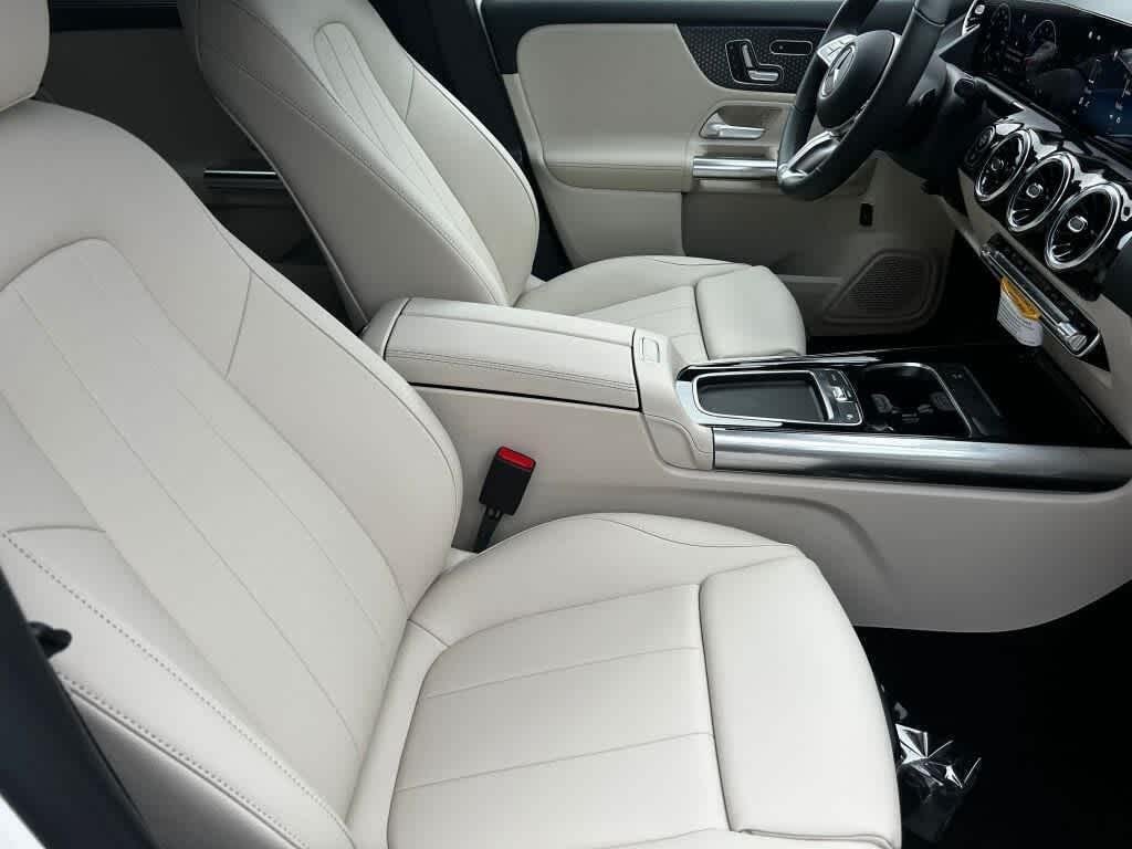 New 2026 Polar White Mercedes-Benz GLA 250 image 24