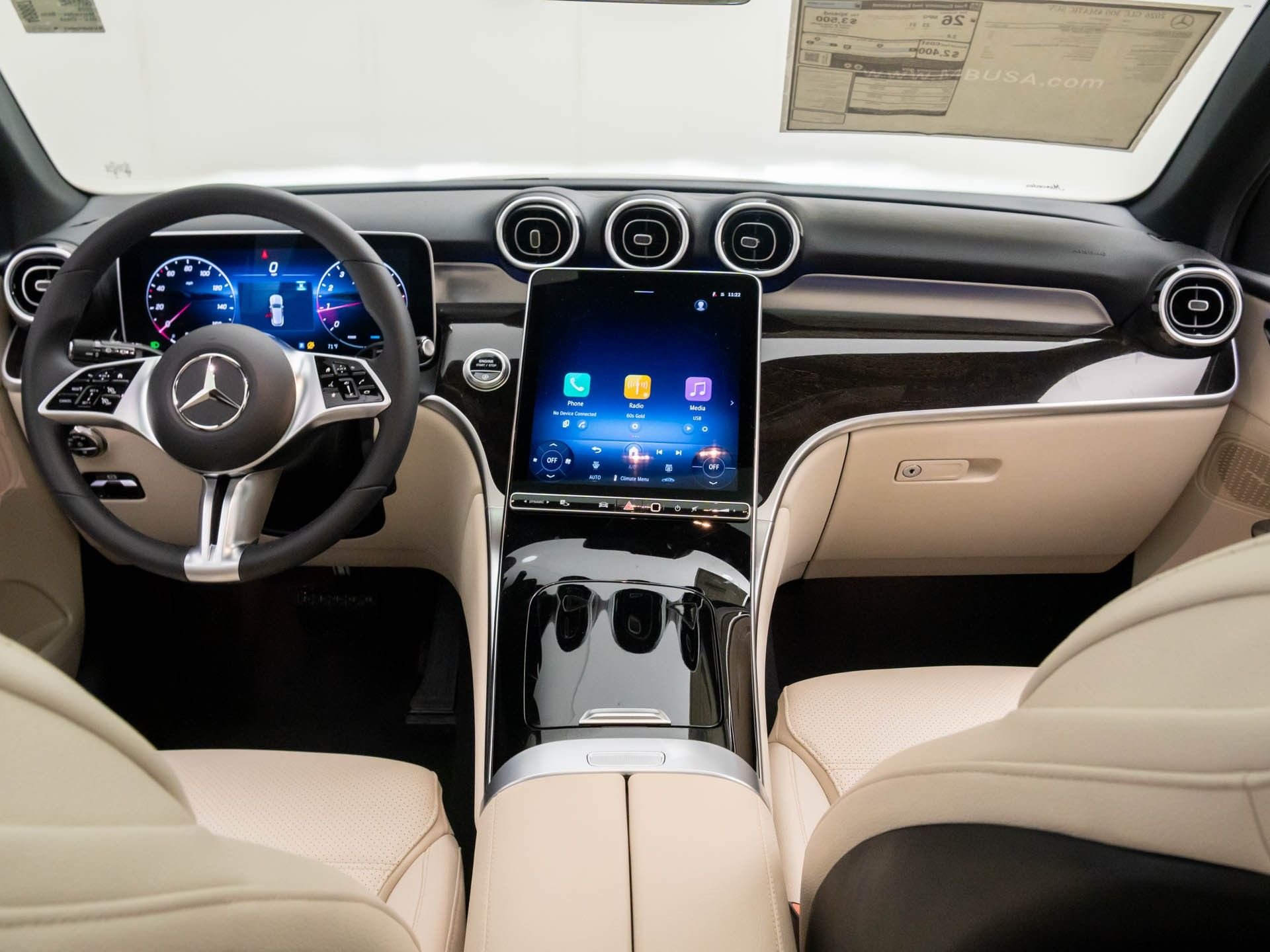 New 2026 Polar White Mercedes-Benz GLC 300 image 9