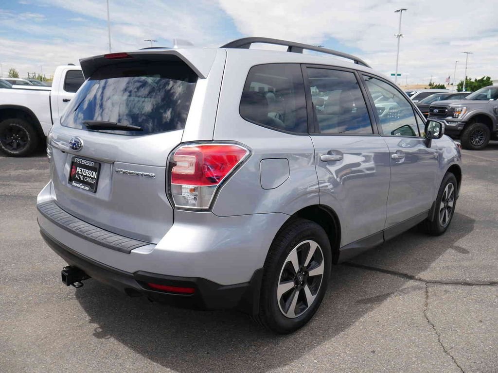Used 2018 Silver Subaru 2.5i Premium image 19