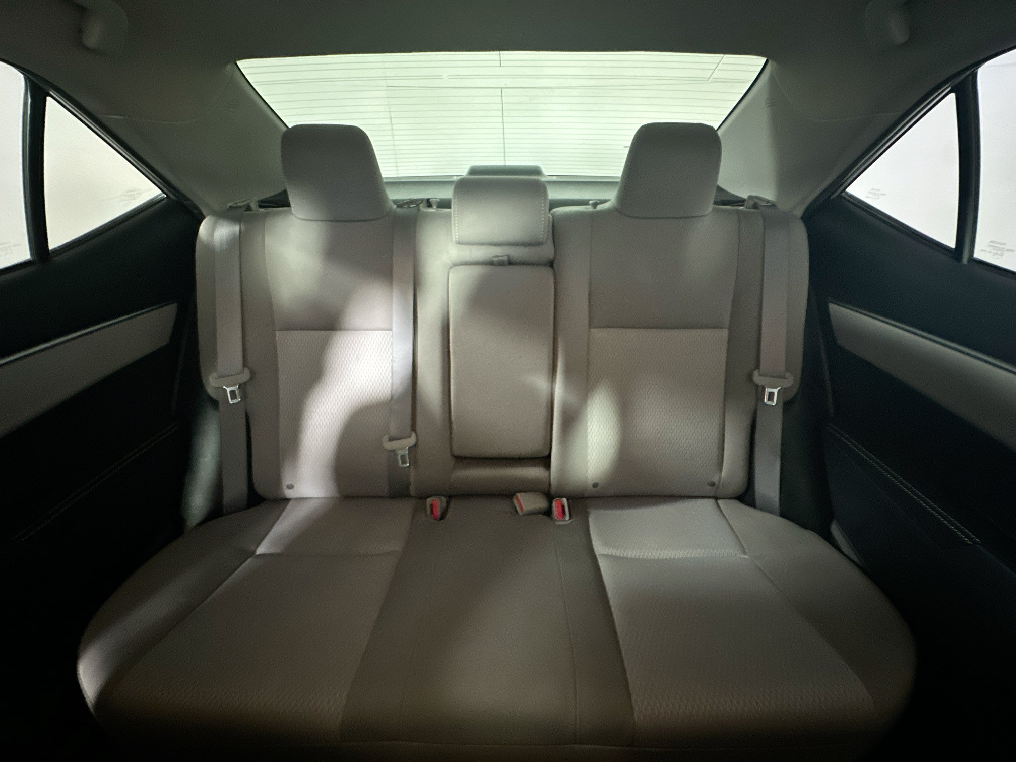 Used 2015 Classic Silver Metallic Toyota LE image 29