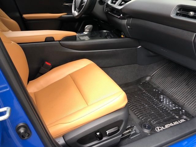 Certified Used 2025  Lexus 300h Premium image 16