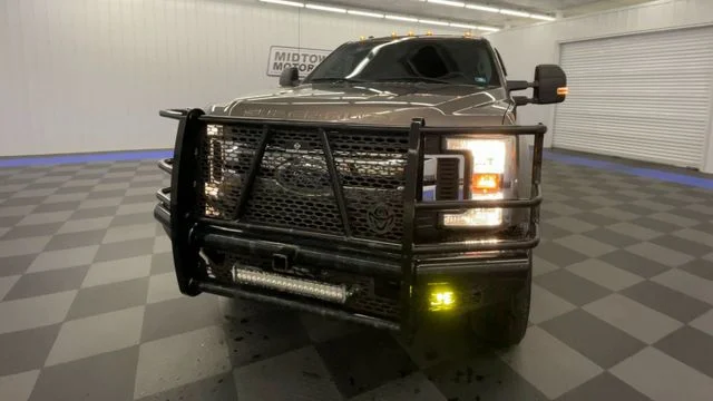Used 2019  Ford XLT DRW CREW CAB image 3