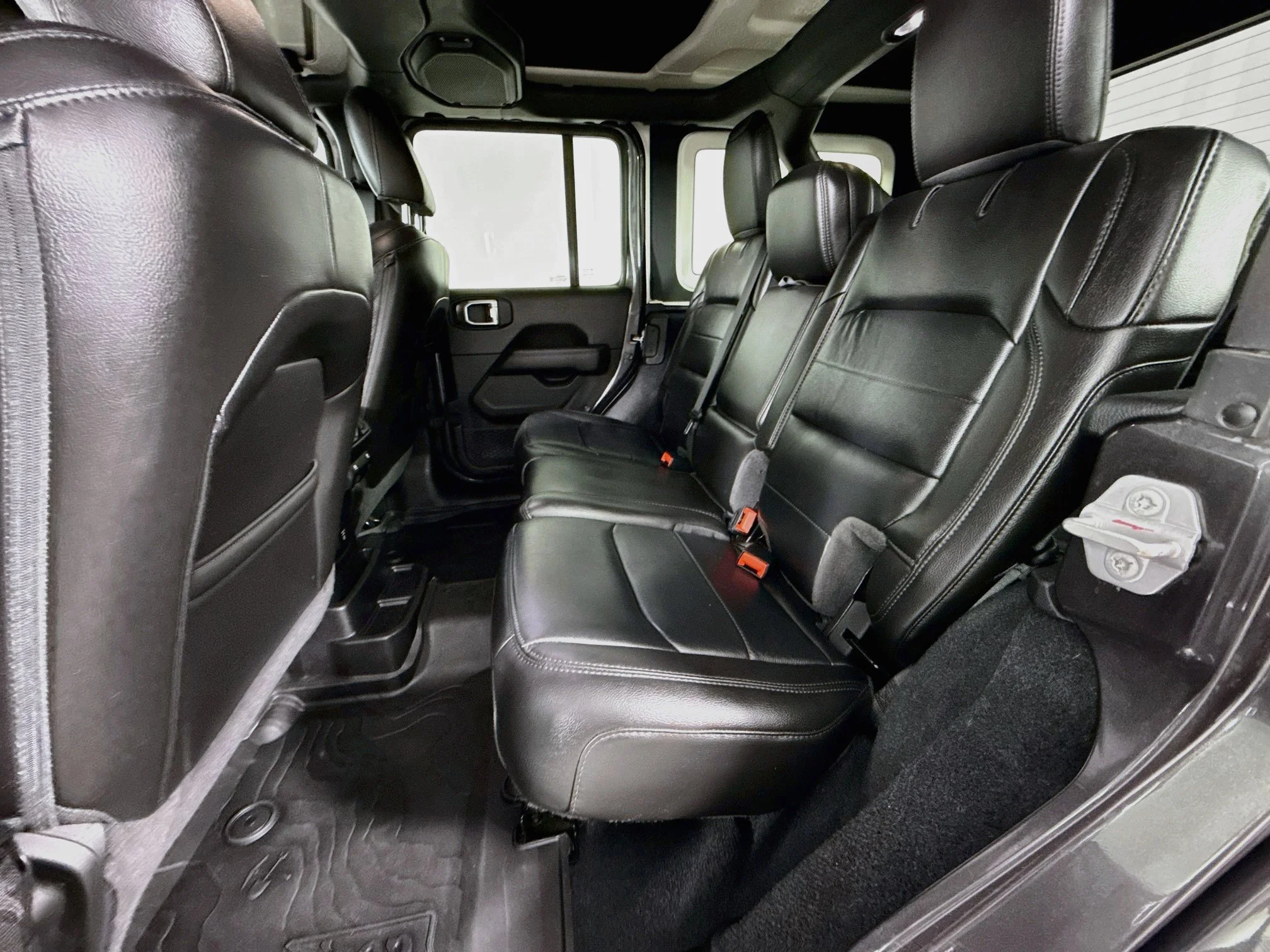 Used 2020 Granite Crystal Metallic Clearcoat Jeep Sahara Altitude image 22