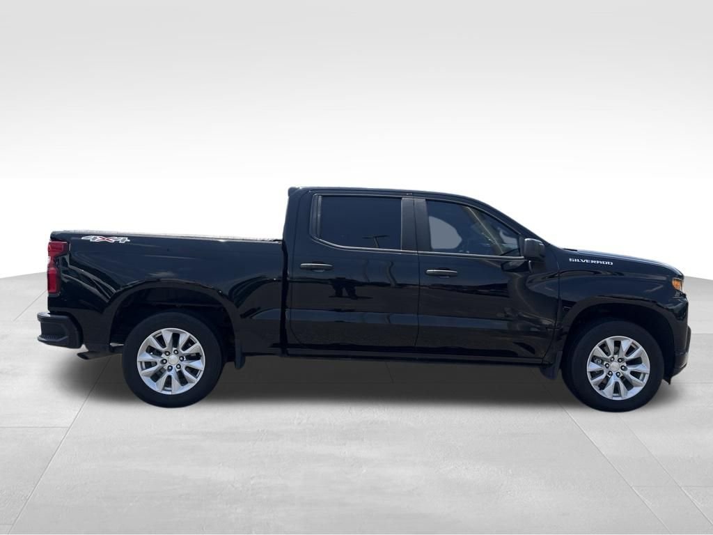 Used 2022 Black Chevrolet Custom image 13