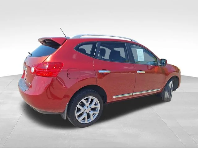 Used 2013 Red Nissan SL image 7