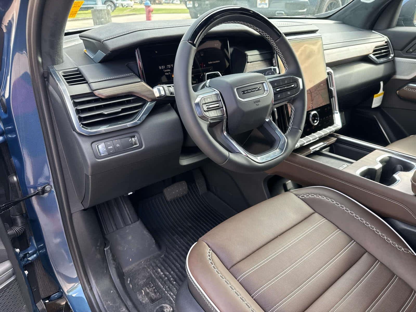 2026 GMC Acadia Denali Ultimate - Photo 12