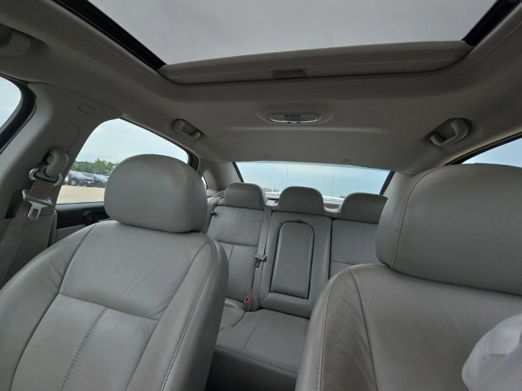 Used 2010 White Chevrolet LT image 8