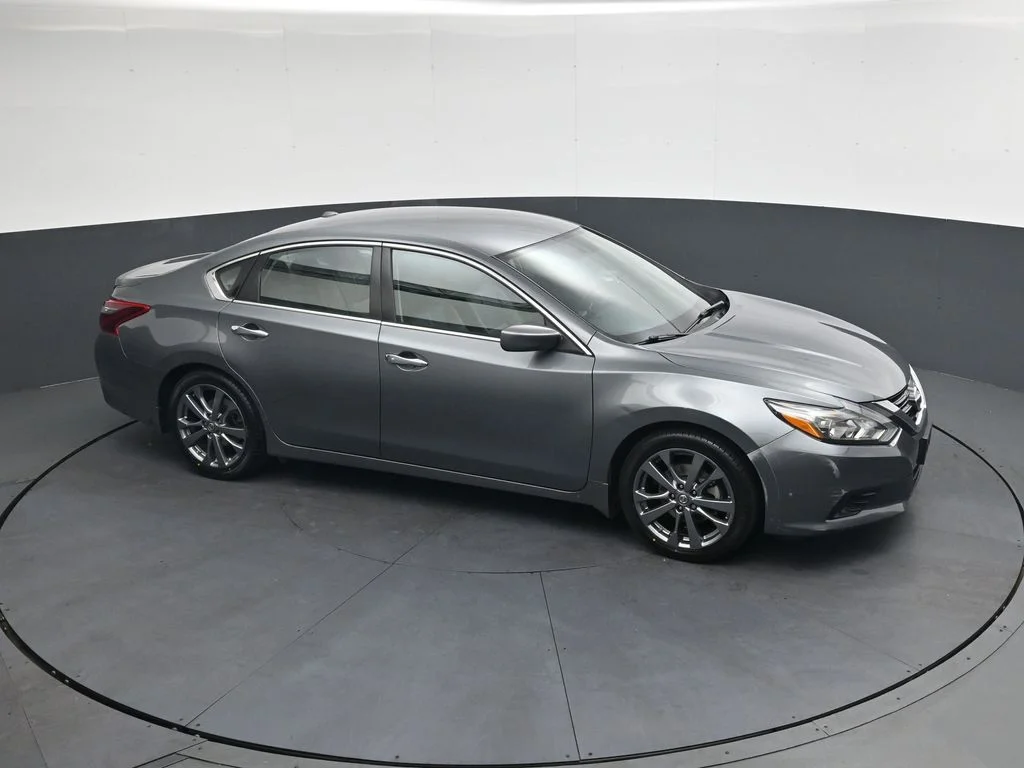 Used 2018 Gray Nissan 2.5 SR image 25